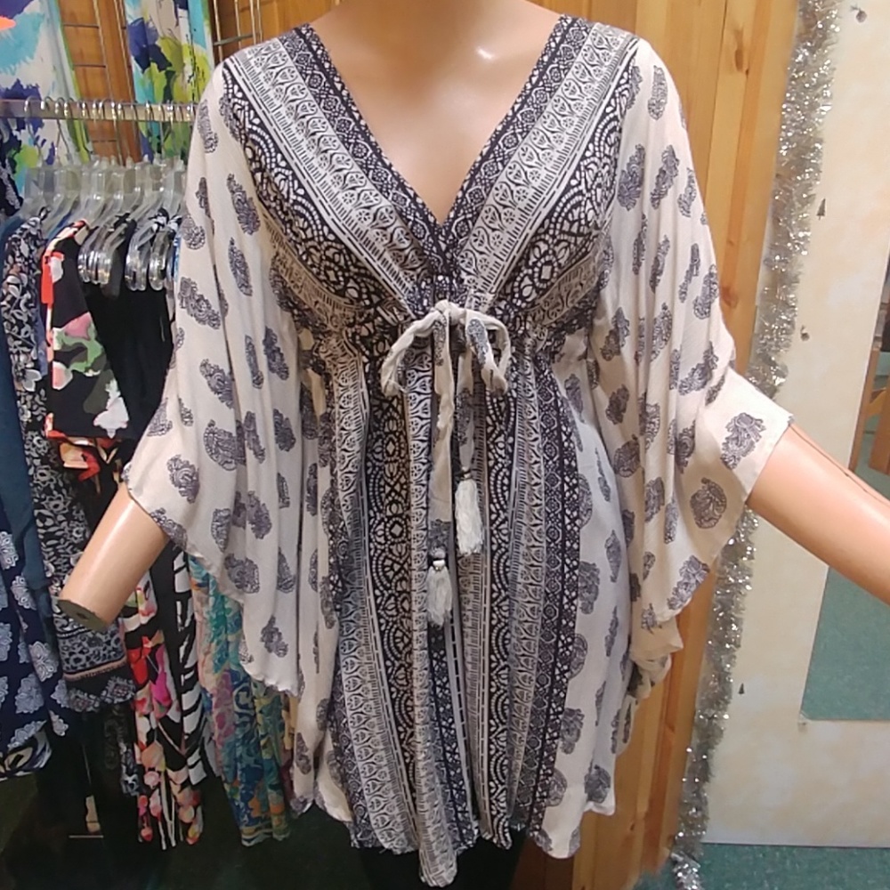 Cream and black float top